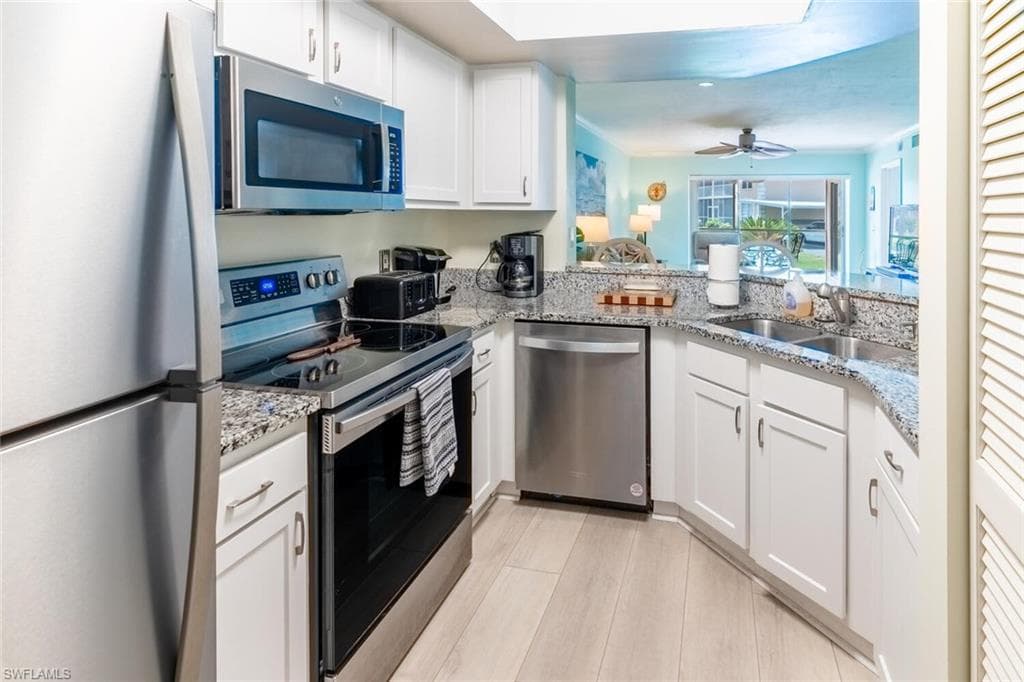 774 Wiggins Lake DR # 106, NAPLES FL 34110-5