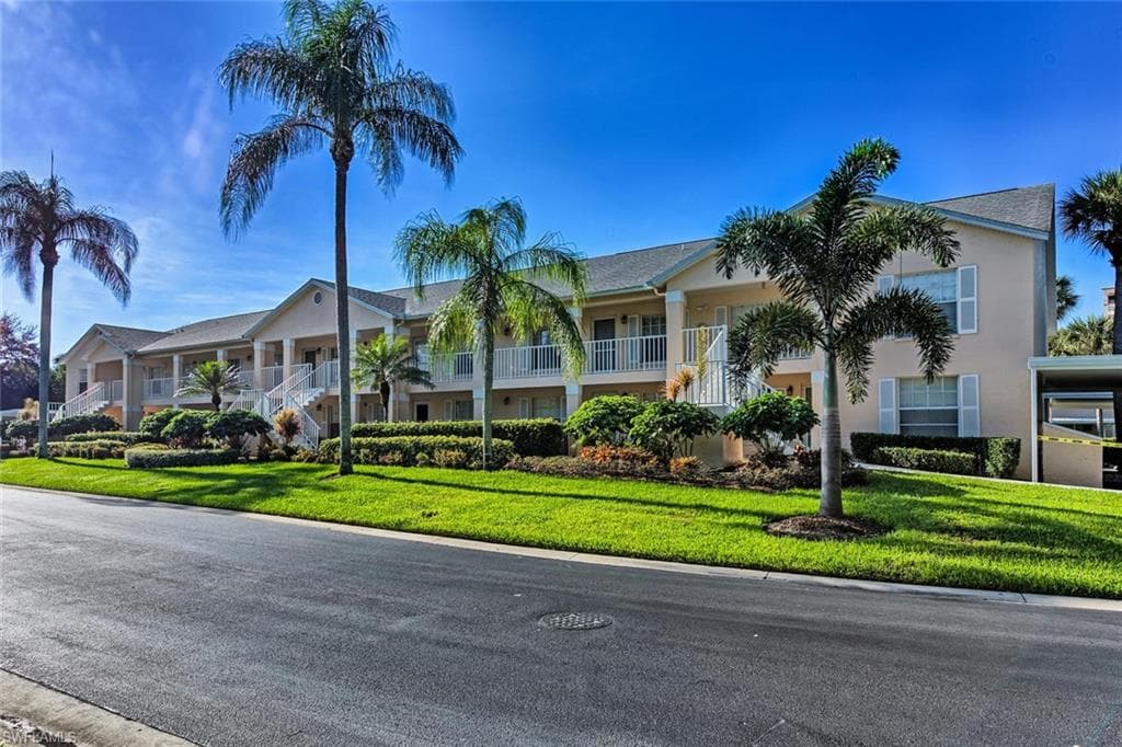 774 Wiggins Lake DR # 106, NAPLES FL 34110-21