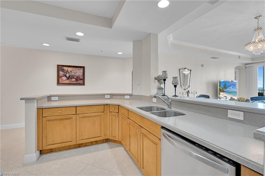 2743 1st ST # 2404, FORT MYERS FL 33916-7