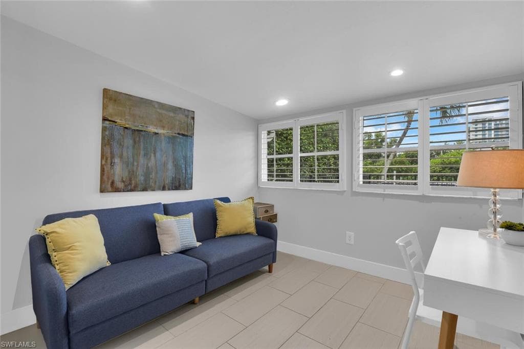 2048 Harbor LN, NAPLES FL 34104-22