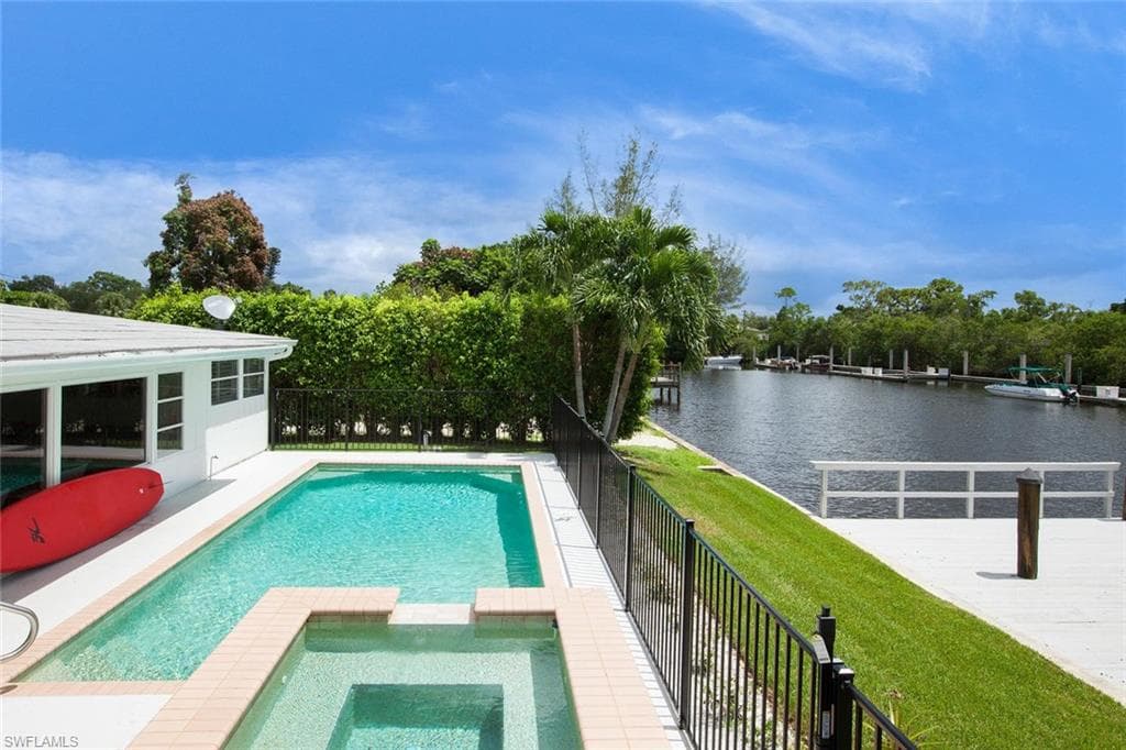 2048 Harbor LN, NAPLES FL 34104-26