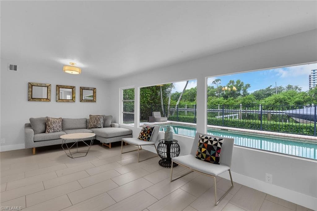 2048 Harbor LN, NAPLES FL 34104-11