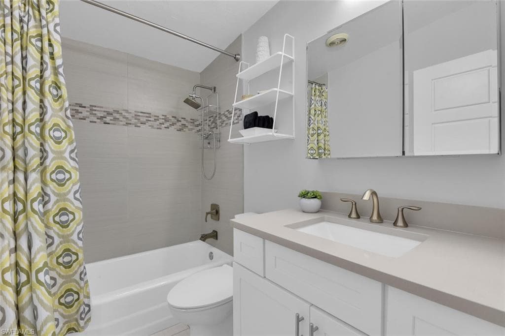 2048 Harbor LN, NAPLES FL 34104-19