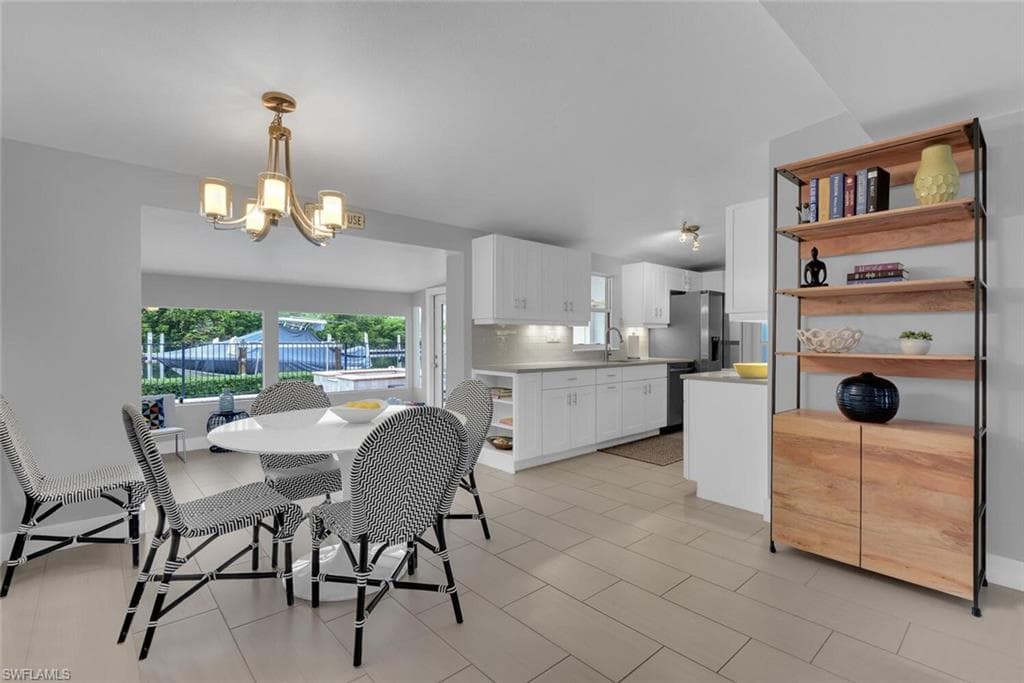 2048 Harbor LN, NAPLES FL 34104-8