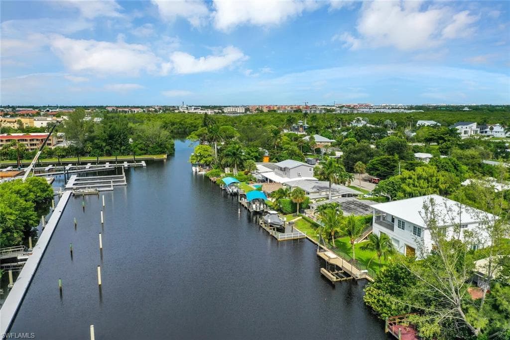 2048 Harbor LN, NAPLES FL 34104-32