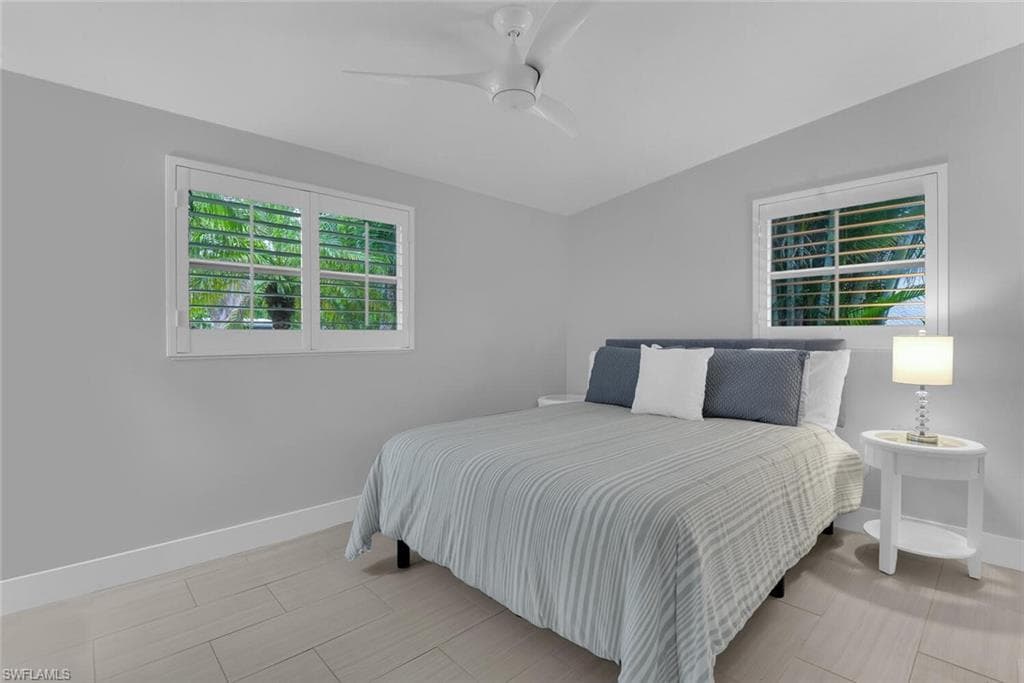 2048 Harbor LN, NAPLES FL 34104-17