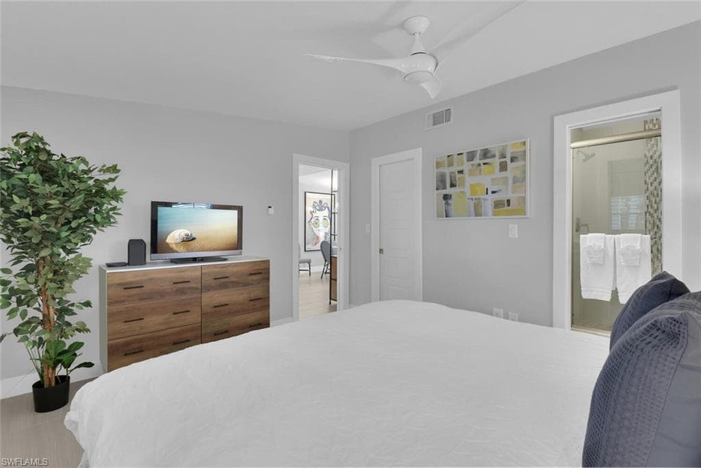 2048 Harbor LN, NAPLES FL 34104-14