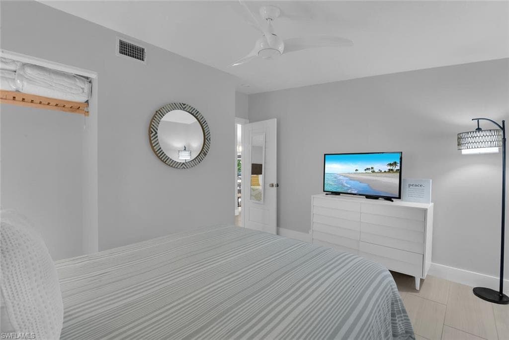 2048 Harbor LN, NAPLES FL 34104-18