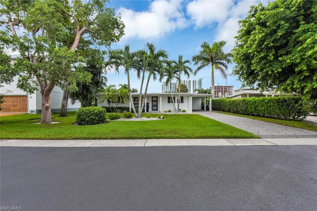 2048 Harbor LN, NAPLES FL 34104-34
