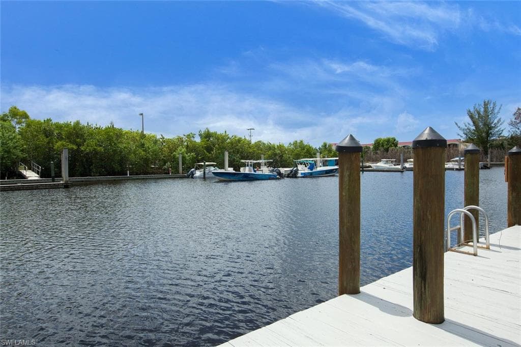 2048 Harbor LN, NAPLES FL 34104-30