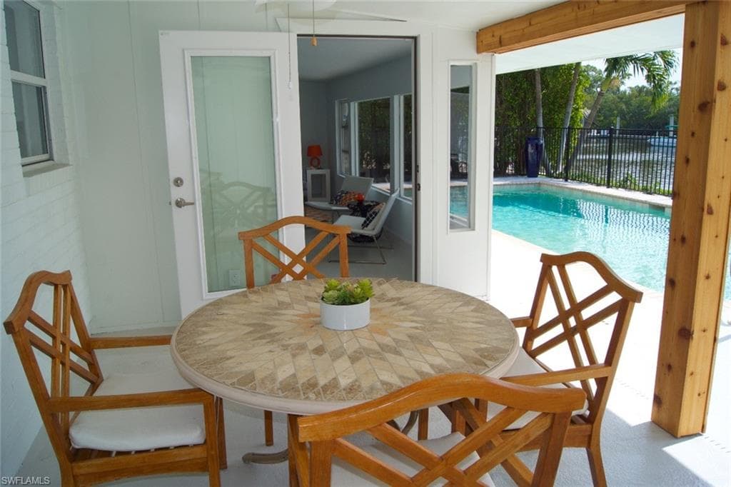 2048 Harbor LN, NAPLES FL 34104-24