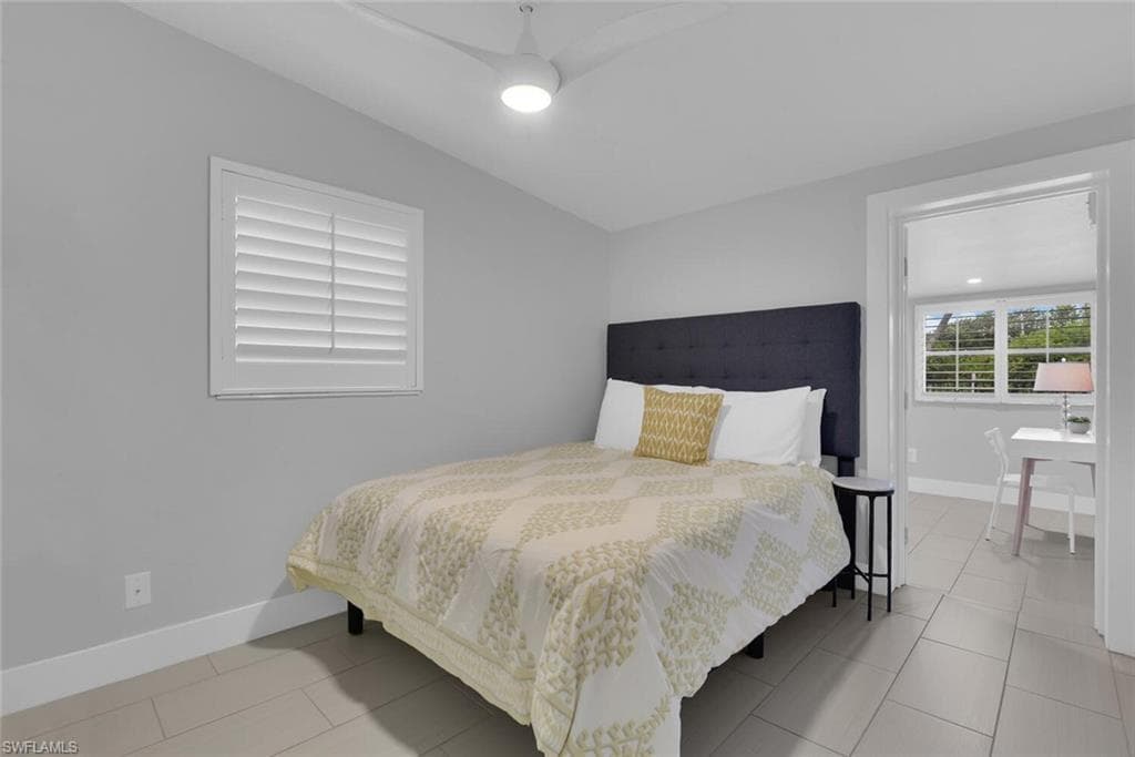 2048 Harbor LN, NAPLES FL 34104-20