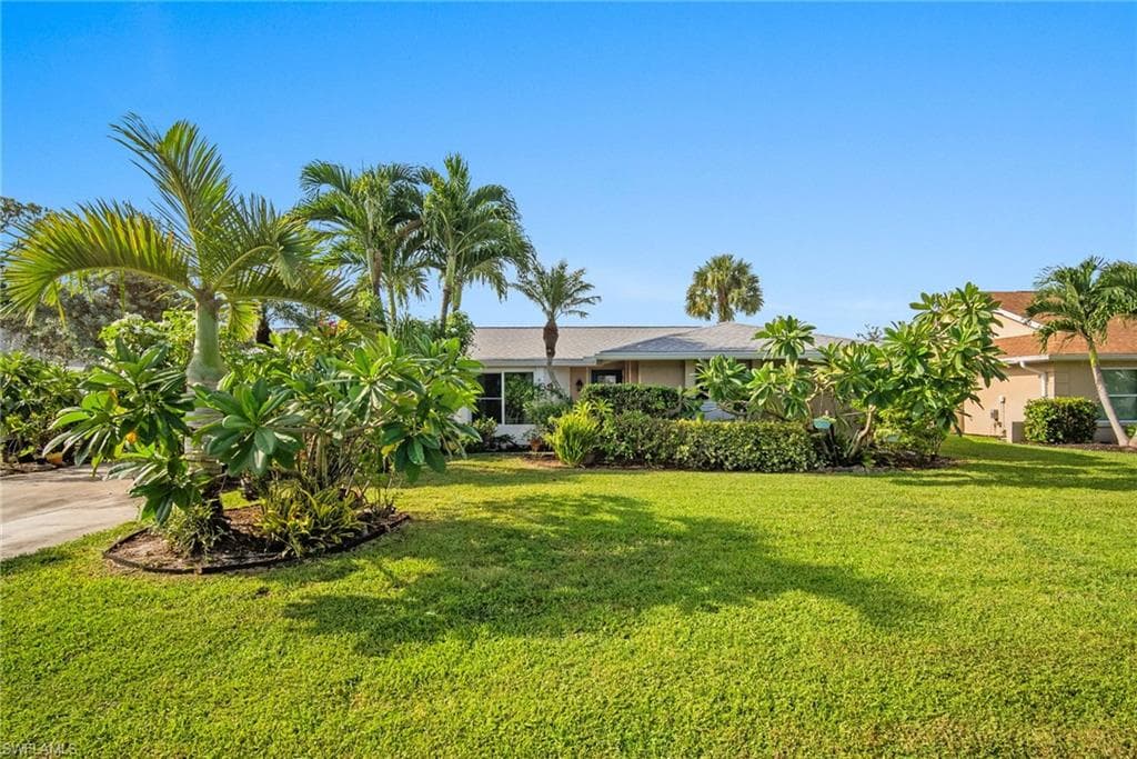 212 Willowick DR, NAPLES FL 34110-1