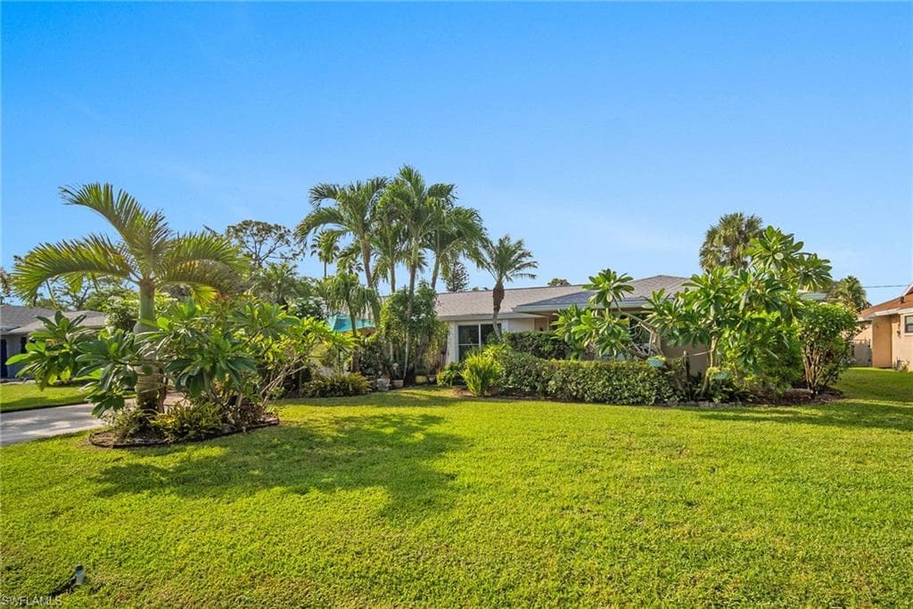 212 Willowick DR, NAPLES FL 34110-35