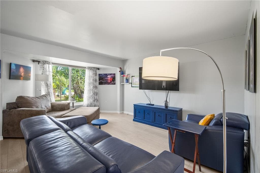 212 Willowick DR, NAPLES FL 34110-8