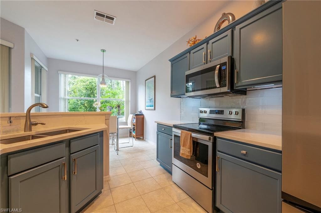 4675 Winged Foot CT # 102, NAPLES FL 34112-5