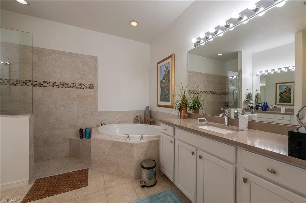 4675 Winged Foot CT # 102, NAPLES FL 34112-9