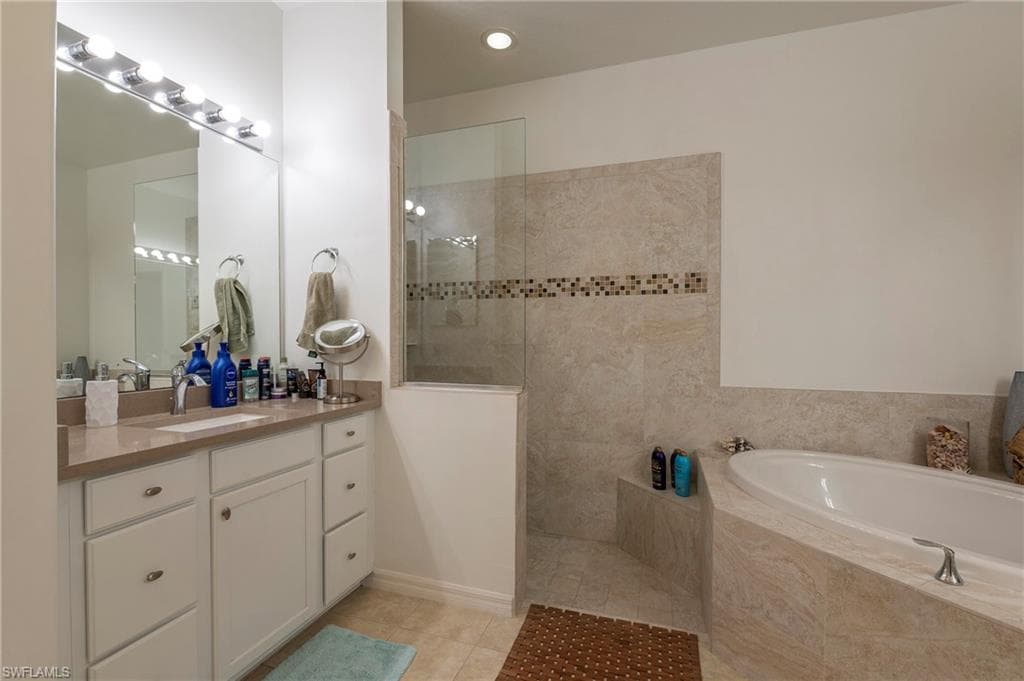 4675 Winged Foot CT # 102, NAPLES FL 34112-10