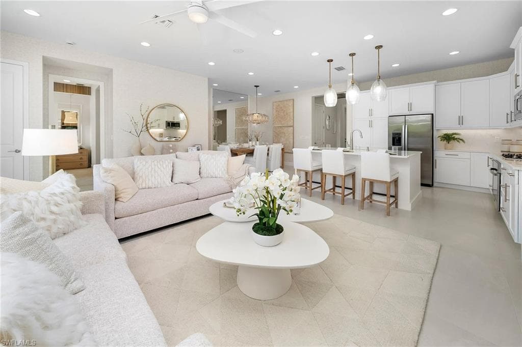 2440 Cambridge WAY, NAPLES FL 34112-1