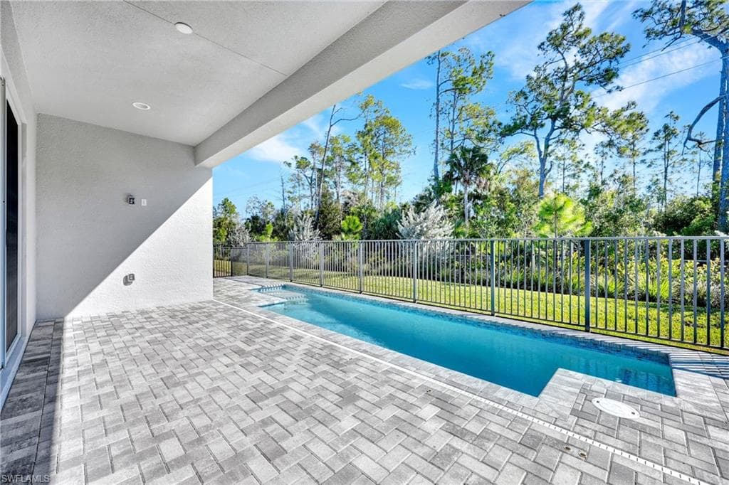 2440 Cambridge WAY, NAPLES FL 34112-16