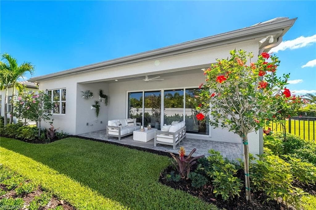 2440 Cambridge WAY, NAPLES FL 34112-10