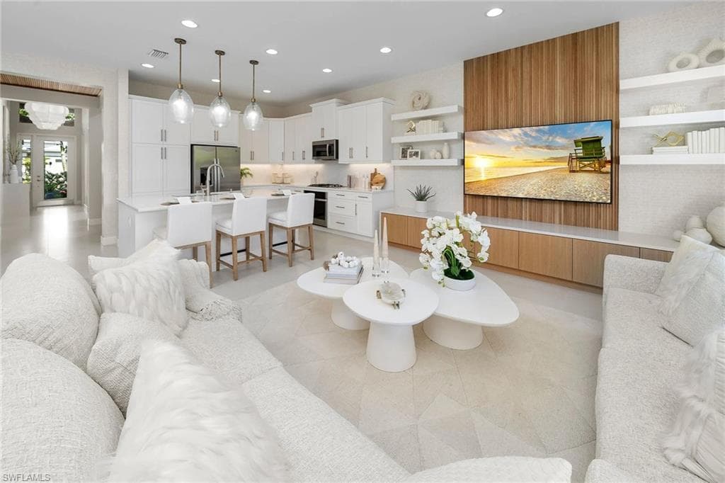 2440 Cambridge WAY, NAPLES FL 34112-3