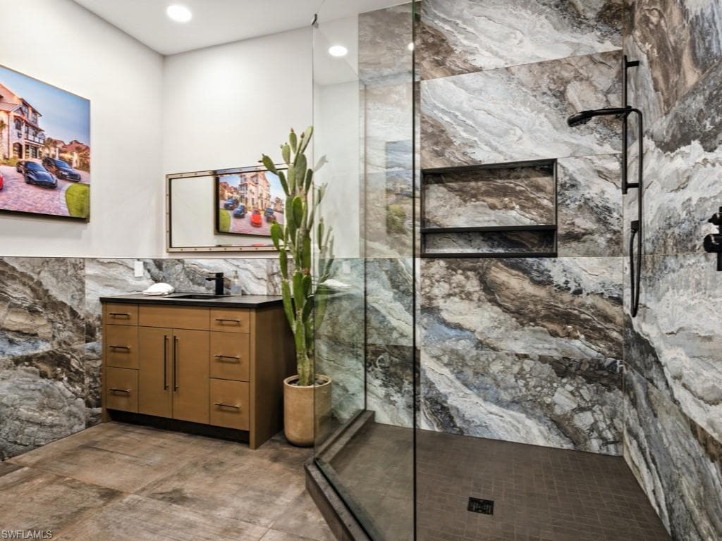 994 N Barfield DR # 11, MARCO ISLAND FL 34145-26