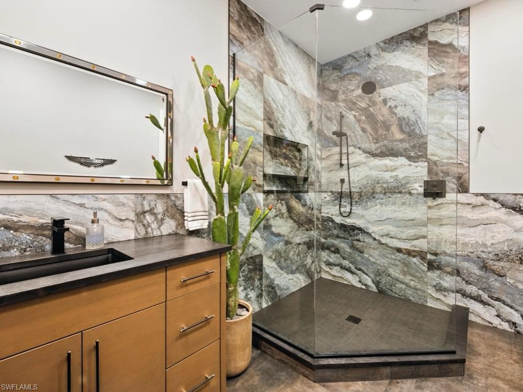 994 N Barfield DR # 11, MARCO ISLAND FL 34145-25