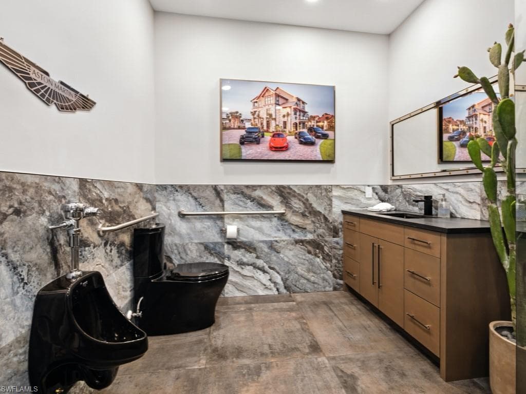 994 N Barfield DR # 11, MARCO ISLAND FL 34145-24