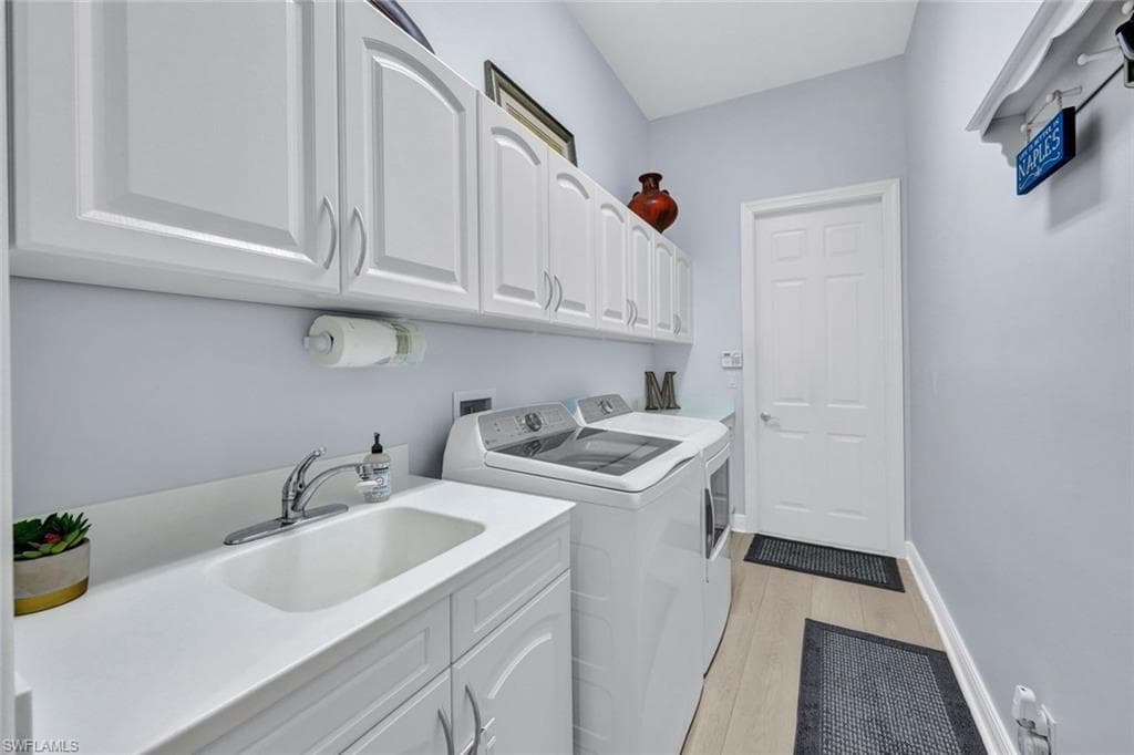 5620 Hammock Isles DR, NAPLES FL 34119-21