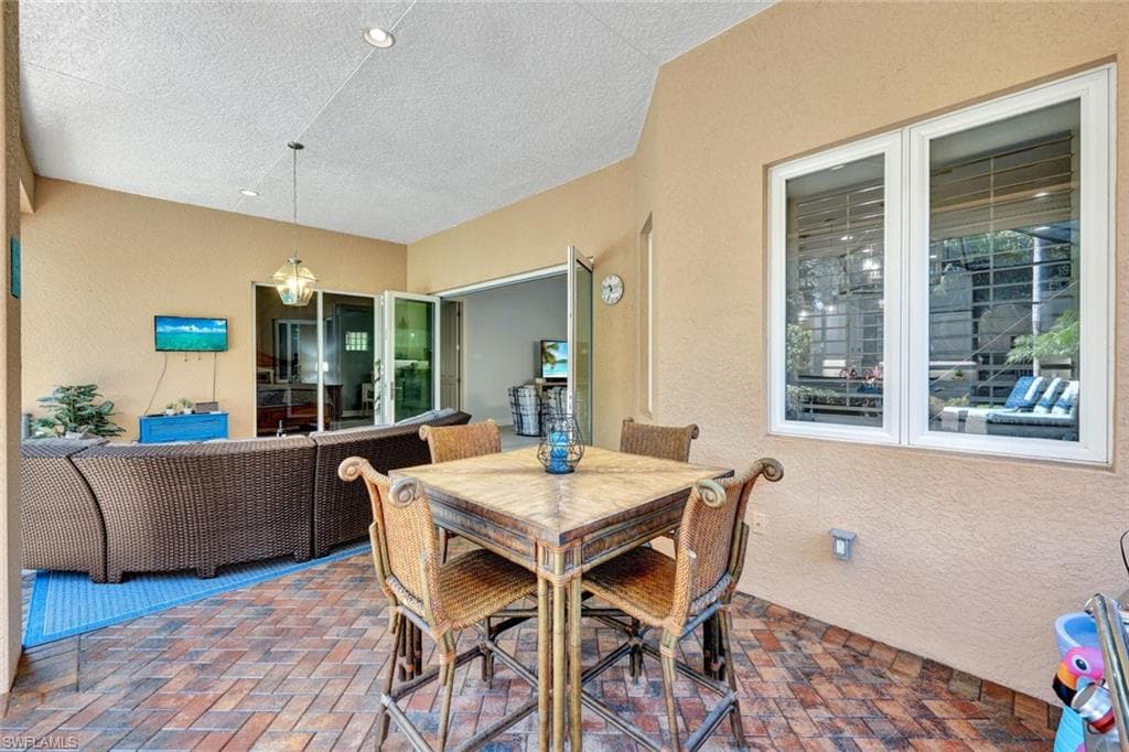 5620 Hammock Isles DR, NAPLES FL 34119-20