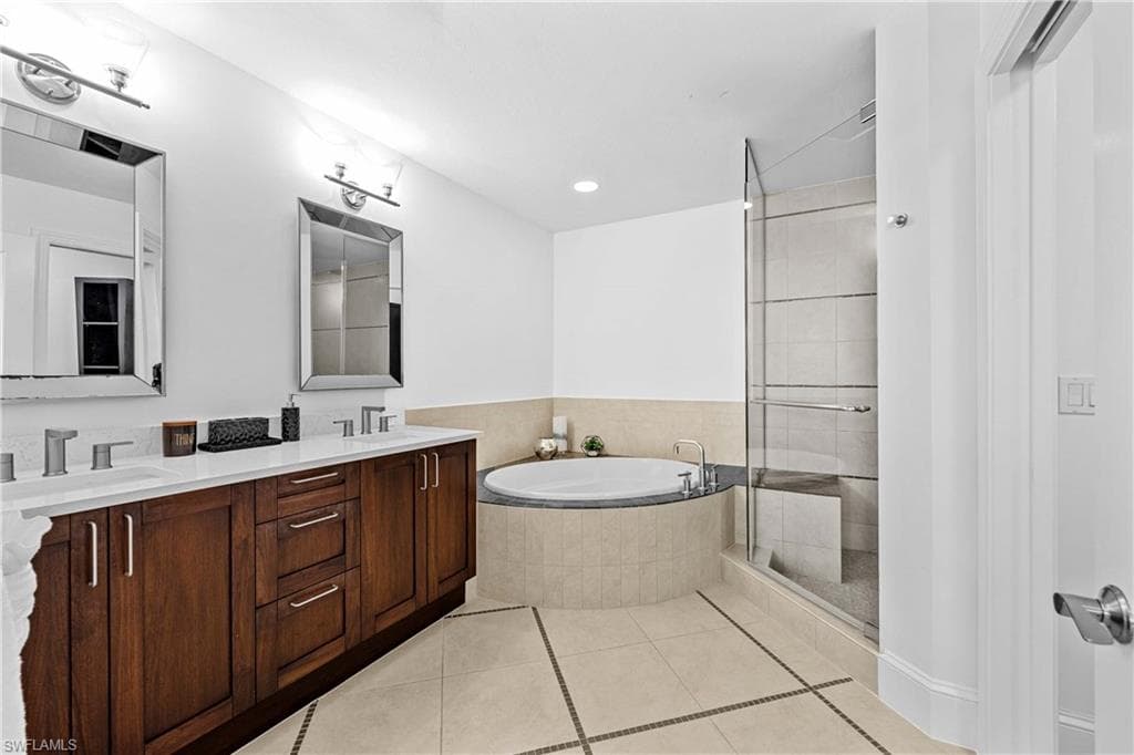 9115 Strada PL # 5511, NAPLES FL 34108-13