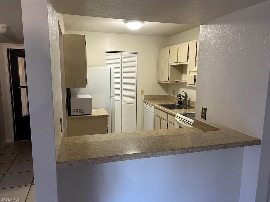 6494 Royal Woods DR # 2, FORT MYERS FL 33908-8