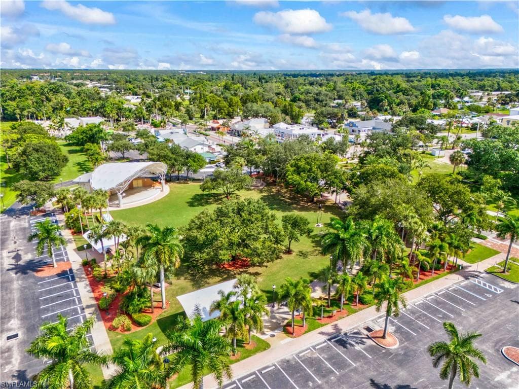 25650 Luci DR, BONITA SPRINGS FL 34135-8