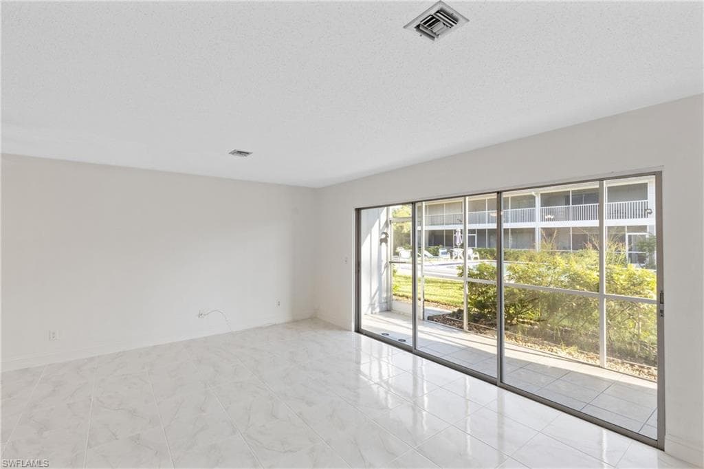 25500 Cockleshell DR # 504, BONITA SPRINGS FL 34135-1