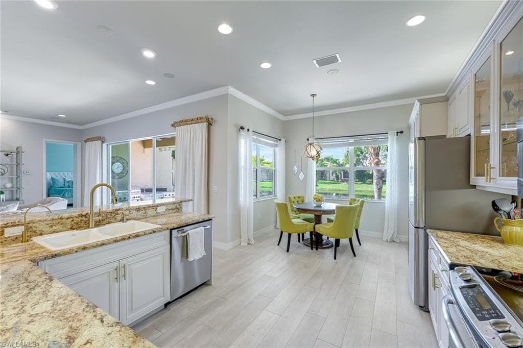 6582 Monterey PT, NAPLES FL 34105-7