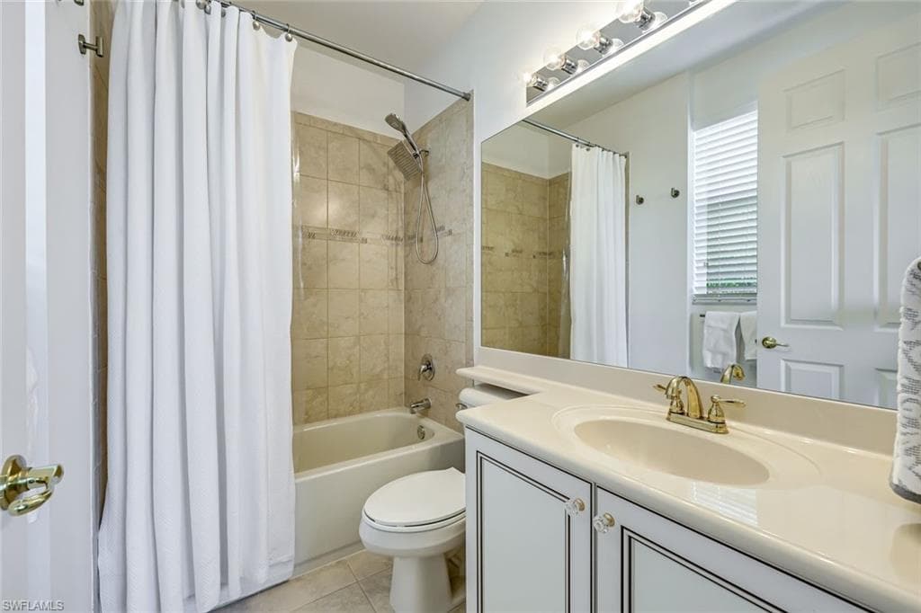 6582 Monterey PT, NAPLES FL 34105-20