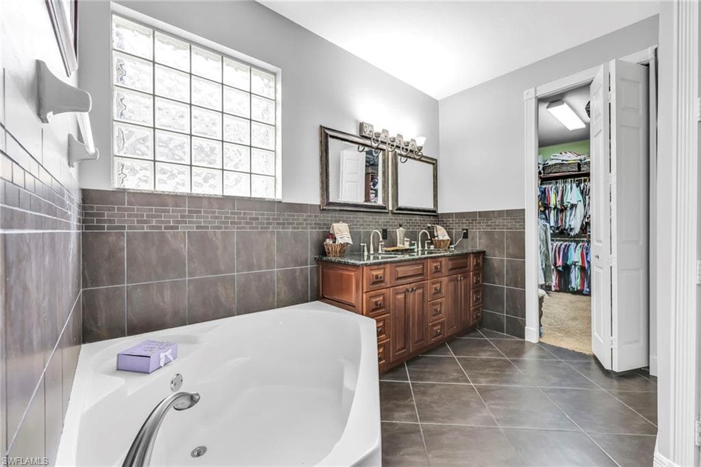 28315 Hidden Lake DR, BONITA SPRINGS FL 34134-19