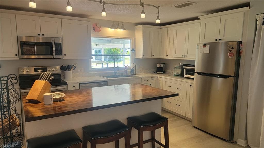 4704 Pago Pago LN, BONITA SPRINGS FL 34134-4