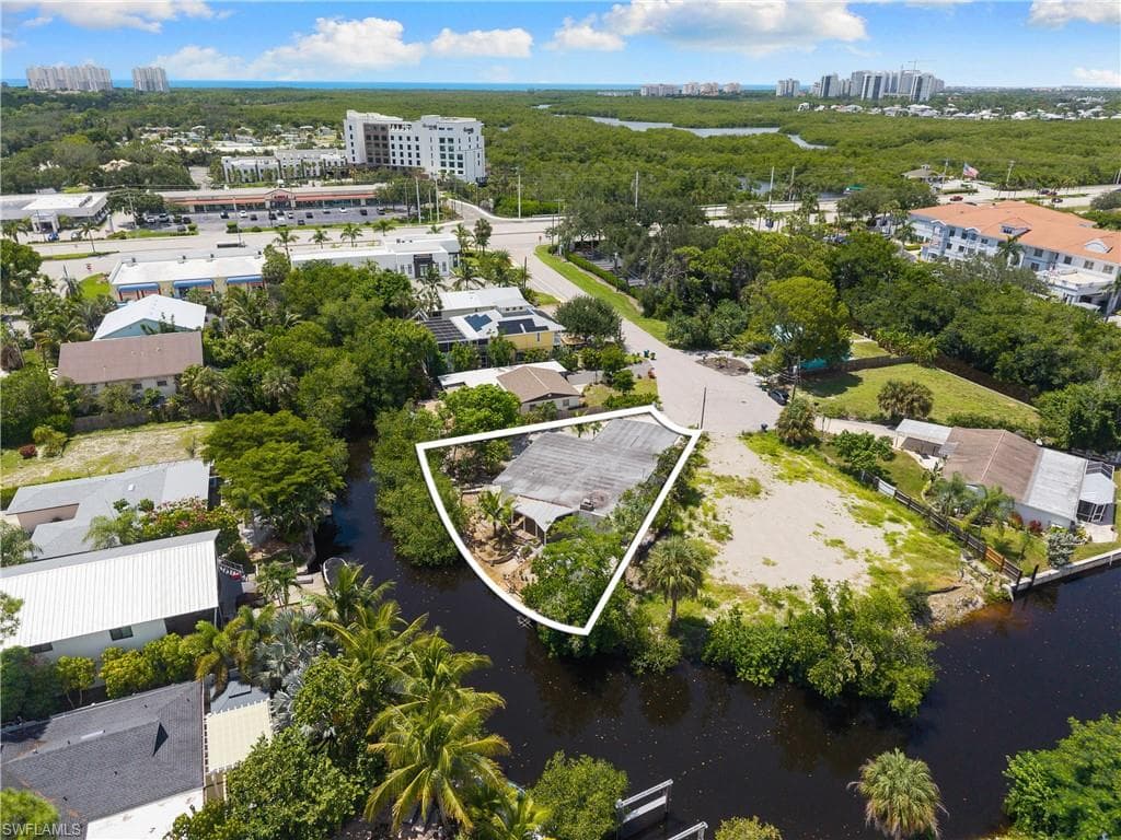 66 River CT, NAPLES FL 34110-26