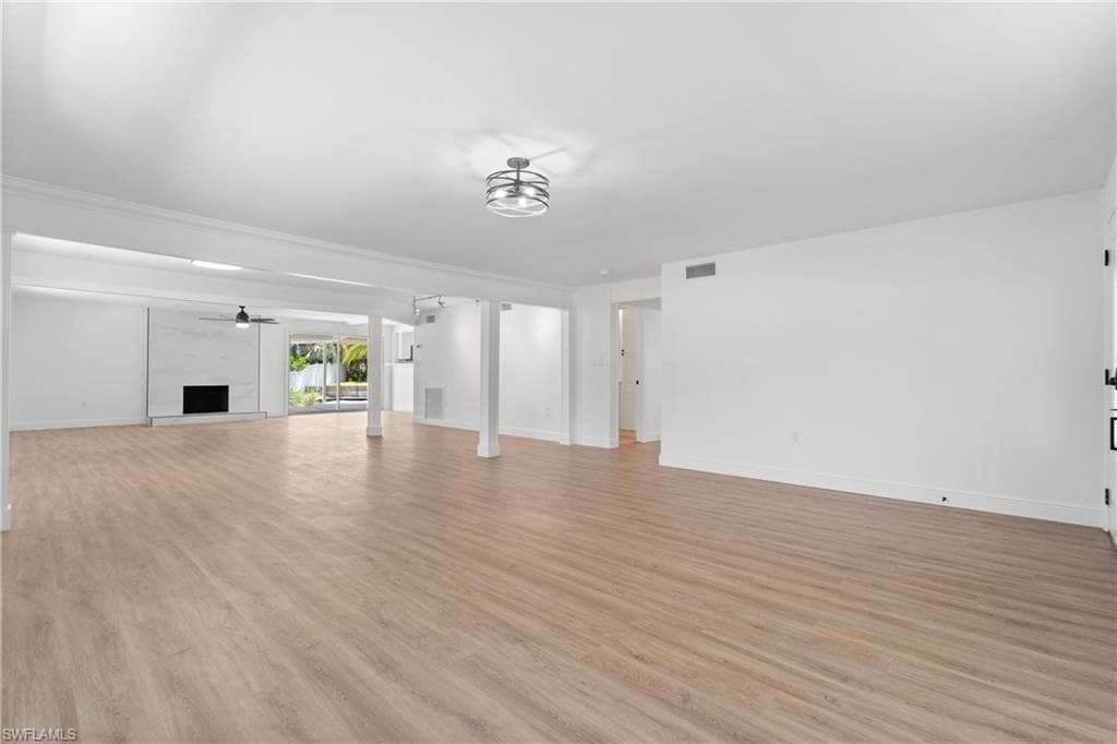 66 River CT, NAPLES FL 34110-5