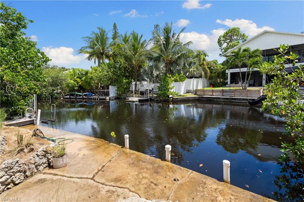 66 River CT, NAPLES FL 34110-16