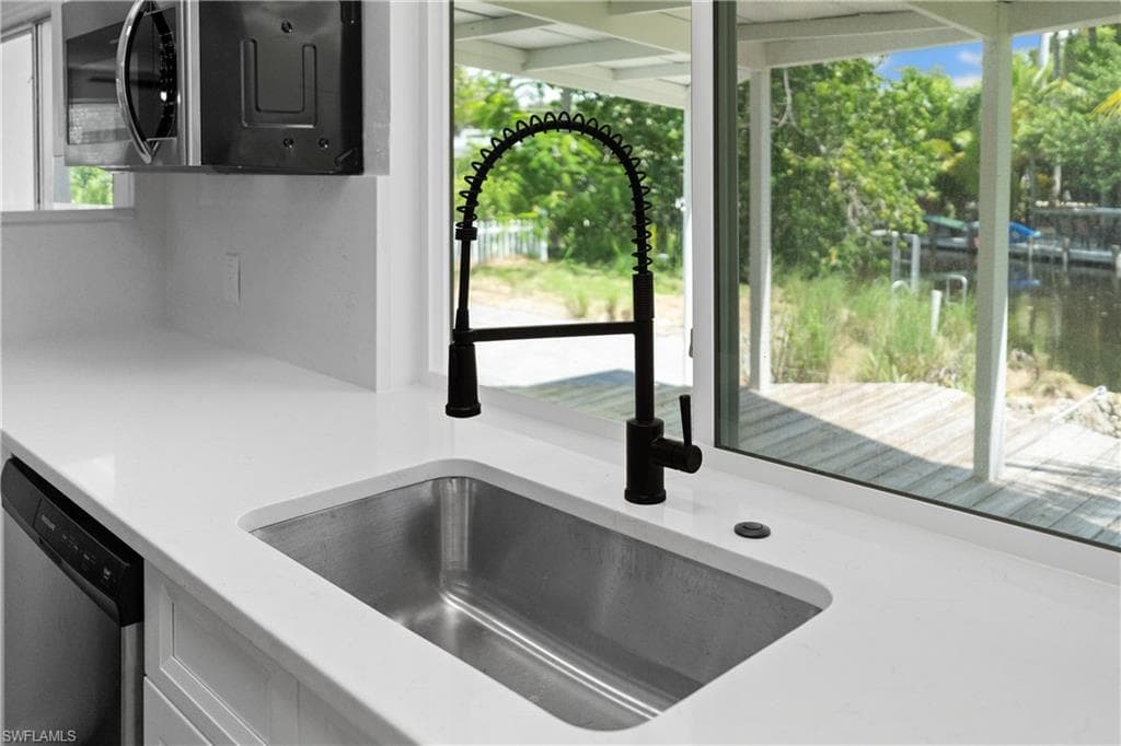 66 River CT, NAPLES FL 34110-15