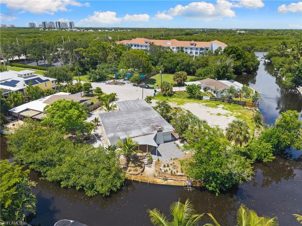 66 River CT, NAPLES FL 34110-25