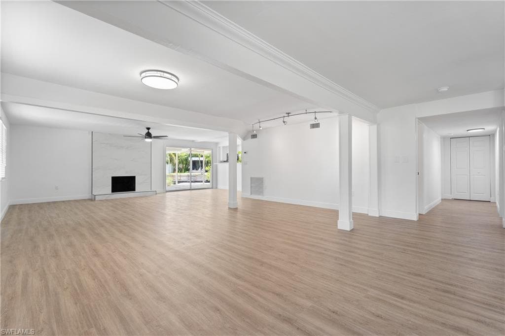 66 River CT, NAPLES FL 34110-6