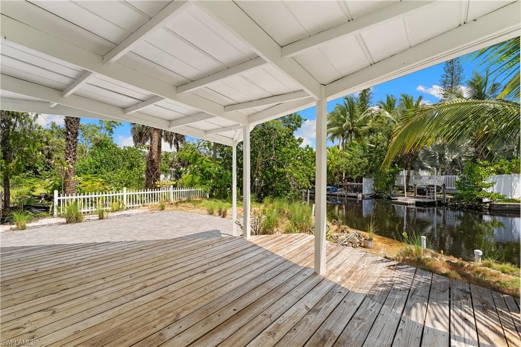 66 River CT, NAPLES FL 34110-2