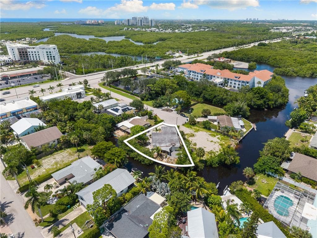66 River CT, NAPLES FL 34110-27