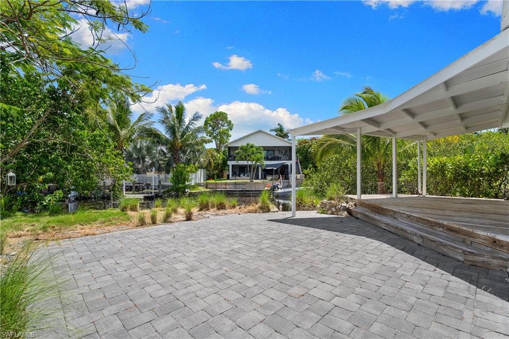 66 River CT, NAPLES FL 34110-4