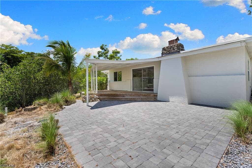 66 River CT, NAPLES FL 34110-17