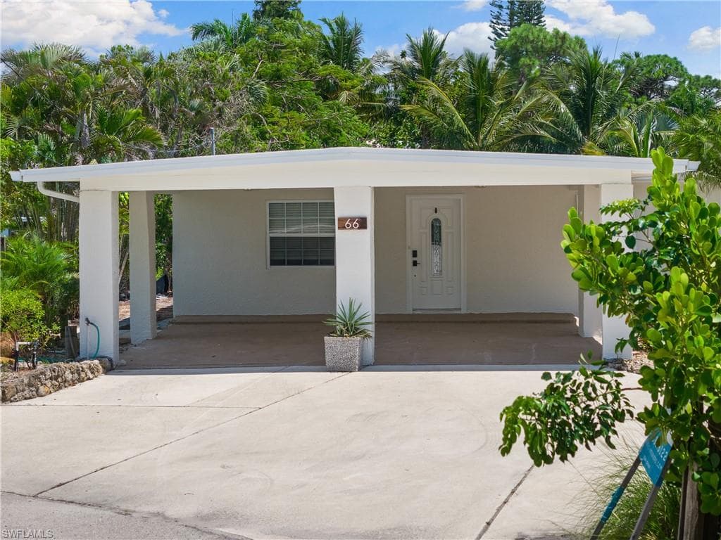 66 River CT, NAPLES FL 34110-24